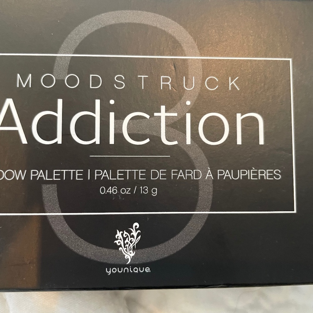 YOUNIQUE MOODSTRUCK ADDICTION PALETTE. NIB